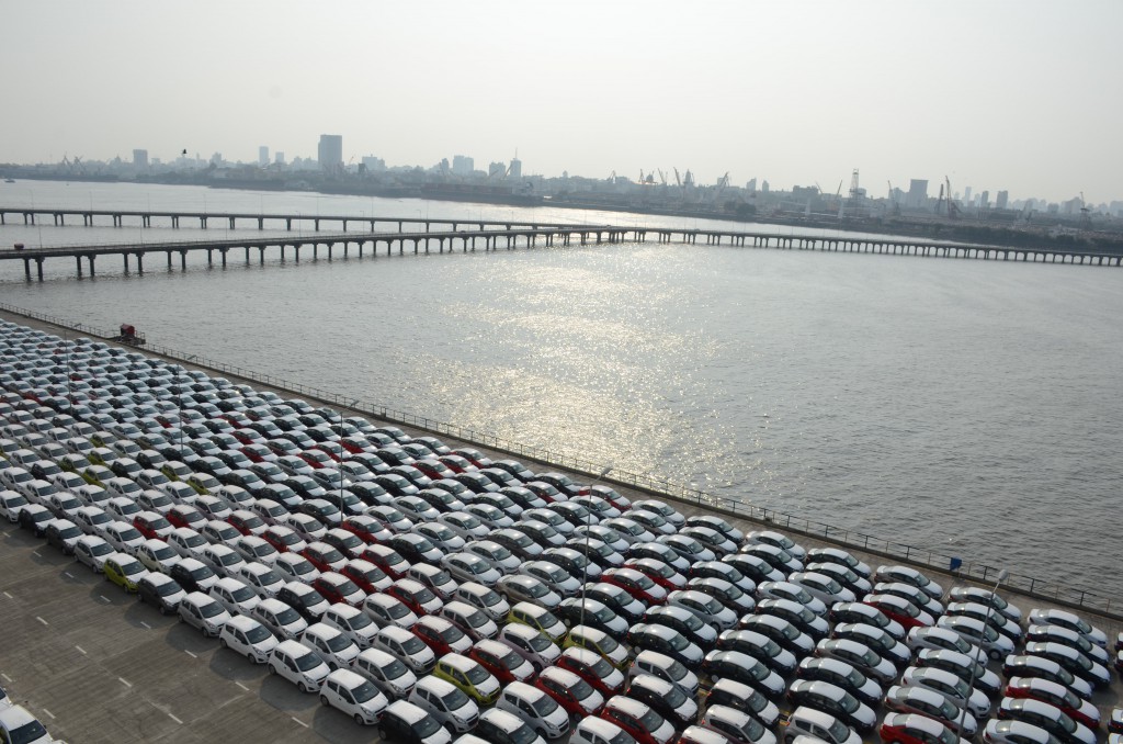 Caption_3,000 Chevrolet Beats Parked at Mumbai Port Trust of Maharashtra for Shipment to Mexico